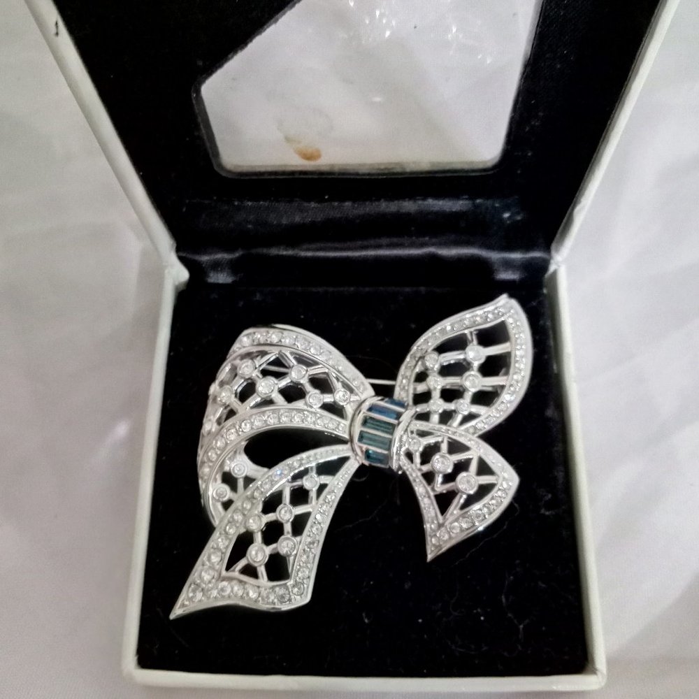 Rare Vintage Signed Swarovski Crystal Bow Brooch With Original Box